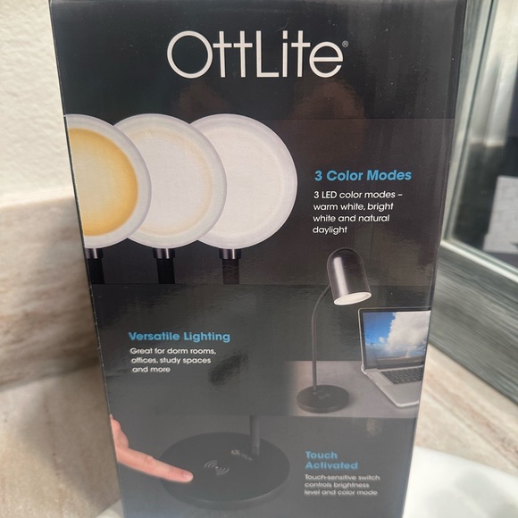 NIB LED Brody Wireless Charging Desk Lamp - OttLite - Picture 10 of 14